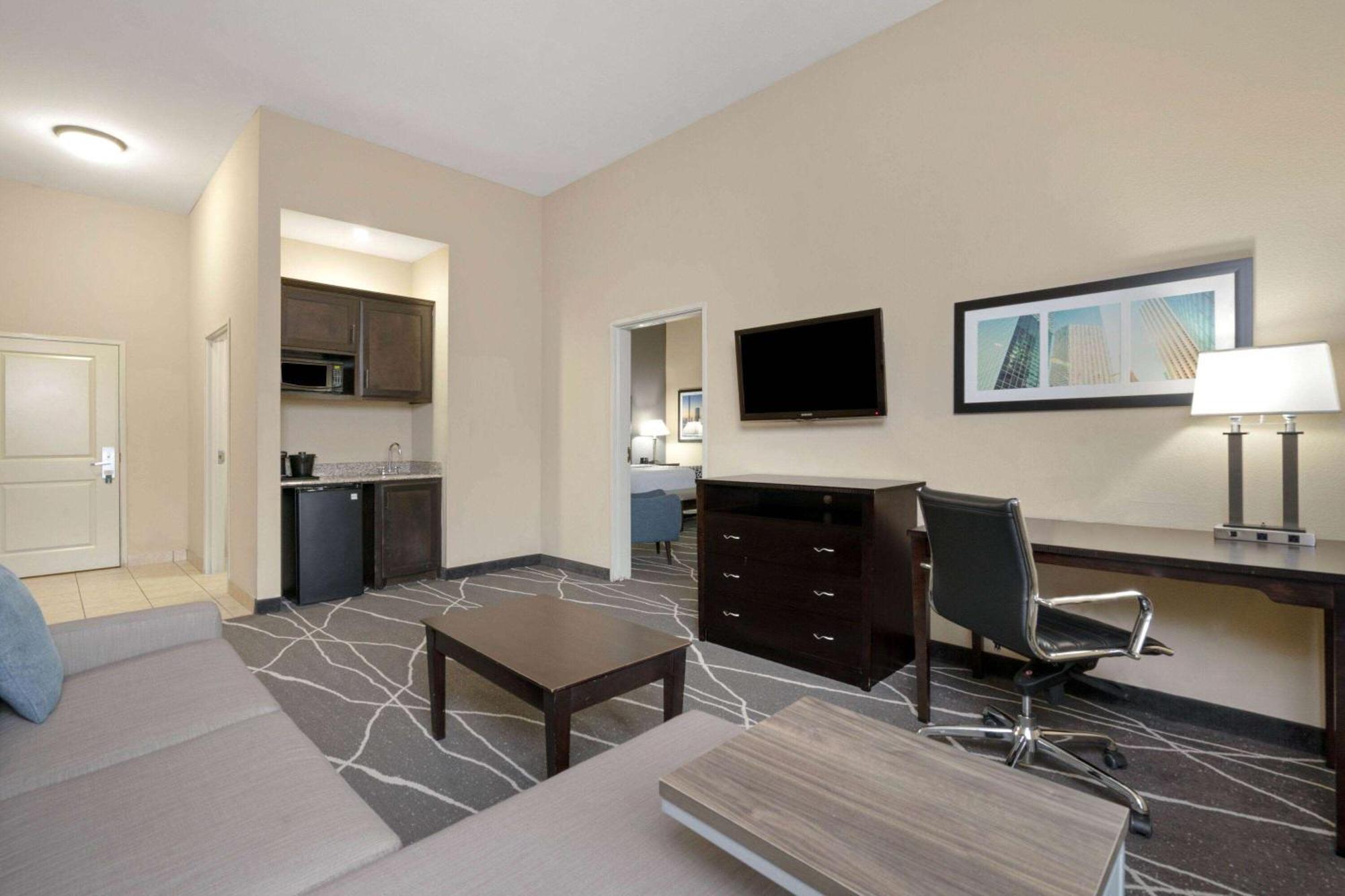 La Quinta By Wyndham Houston Energy Corridor Hotel Exterior photo