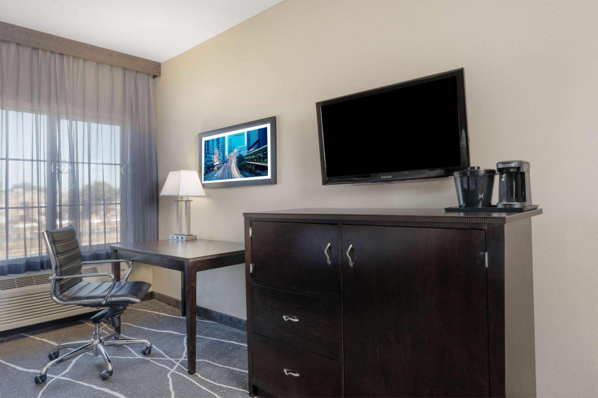 La Quinta By Wyndham Houston Energy Corridor Hotel Exterior photo