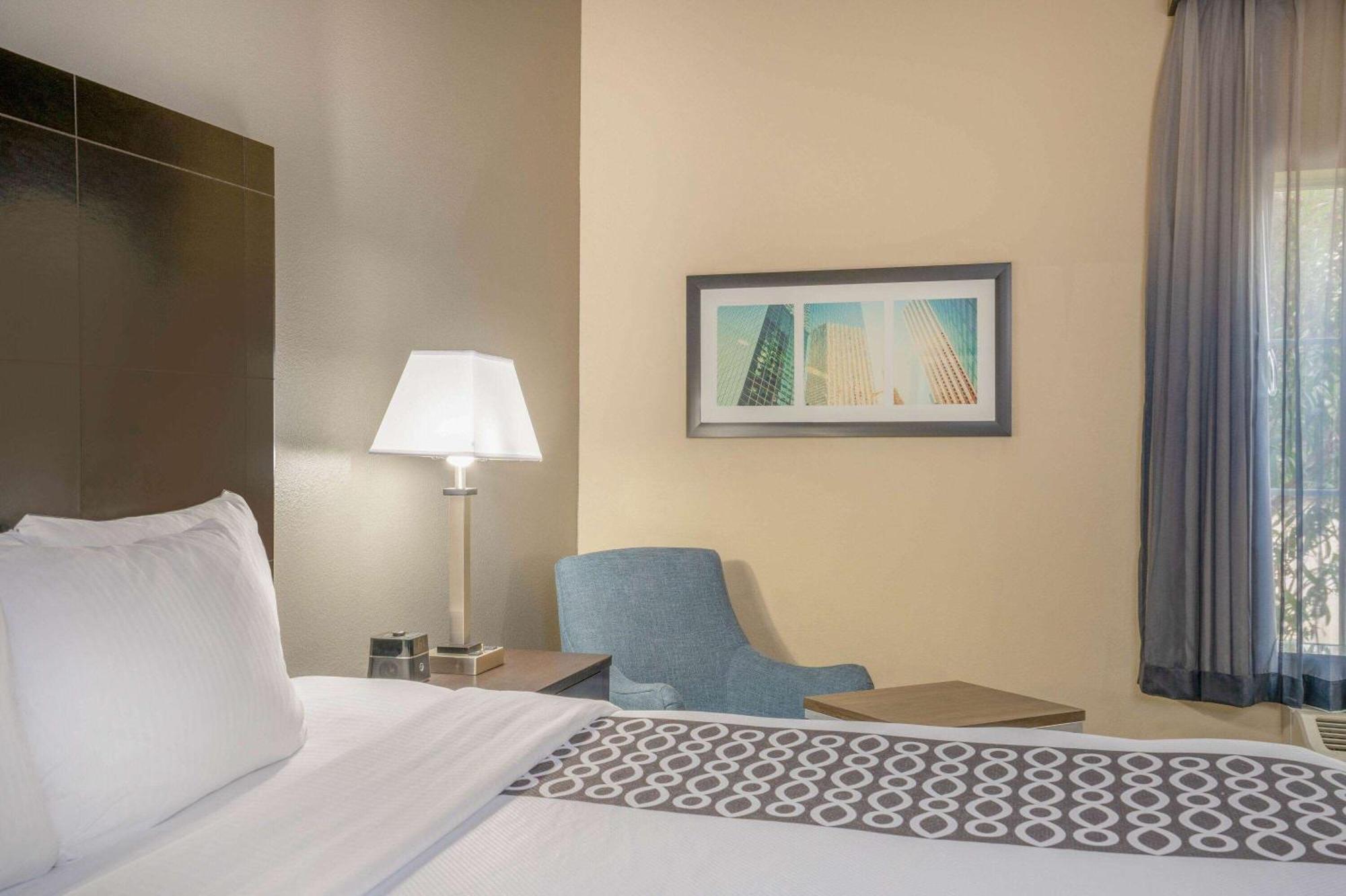 La Quinta By Wyndham Houston Energy Corridor Hotel Exterior photo